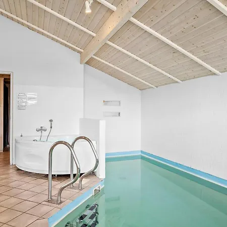 Prázdninový dům Beautiful In Juelsminde With Sauna *